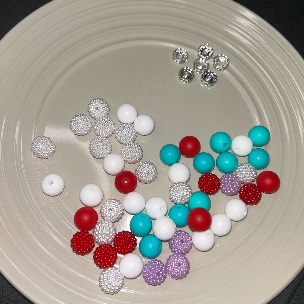 Frosted Red & Teal silicone Beaded Set – 40 pcs